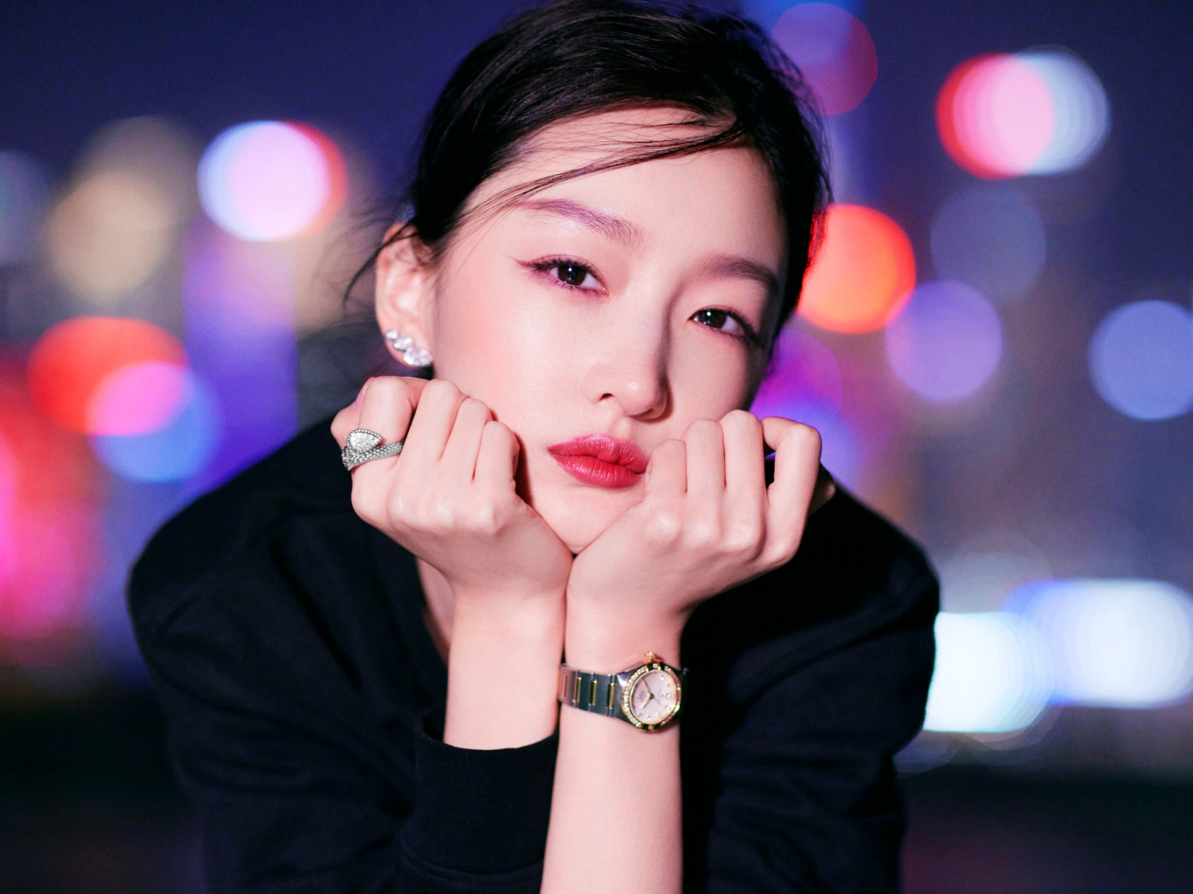 周冬雨越来越成熟,越来越稳重;越来越漂亮,越来越美!好喜欢周冬雨!