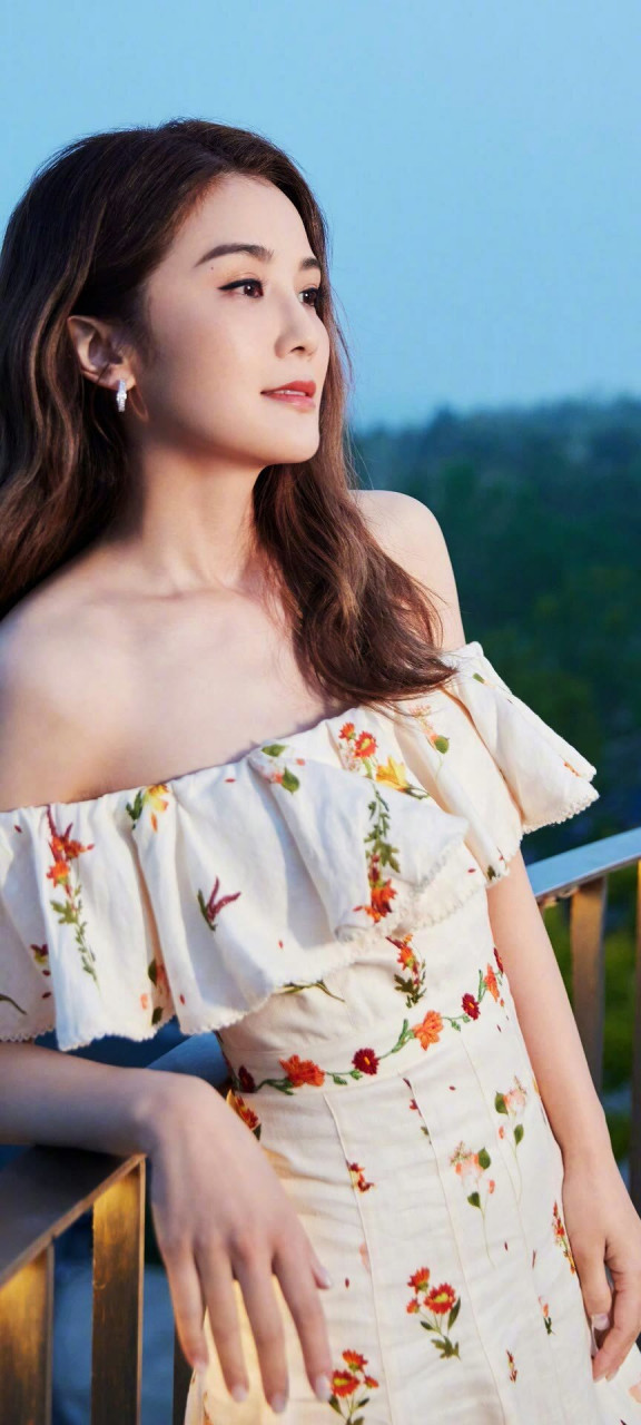 蔡卓妍在娱乐圈的事件主要是与郑中基隐婚四年后离婚.