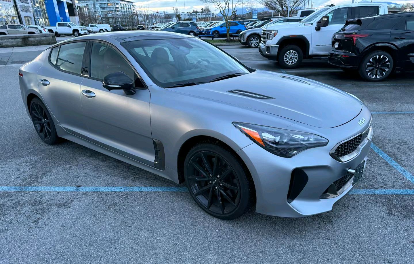 韩系车不再"沉默",起亚斯汀格升级完毕,时尚前卫,轿跑味浓烈