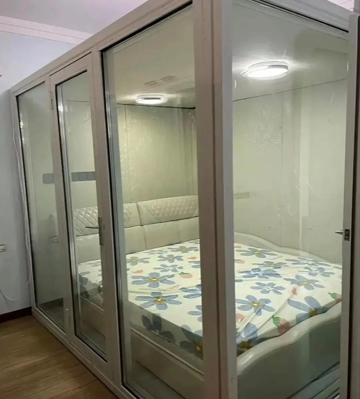 这是新式拔步床?