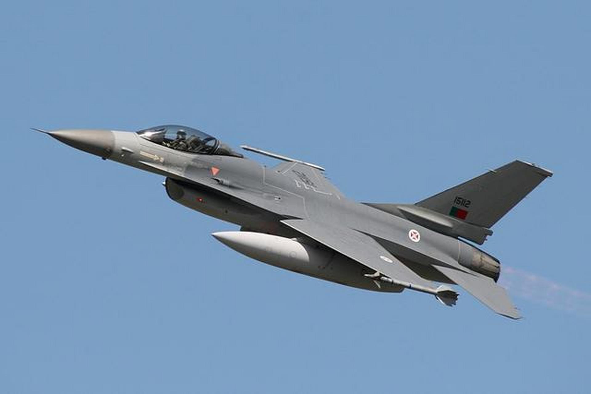 f16xl战斗机图片