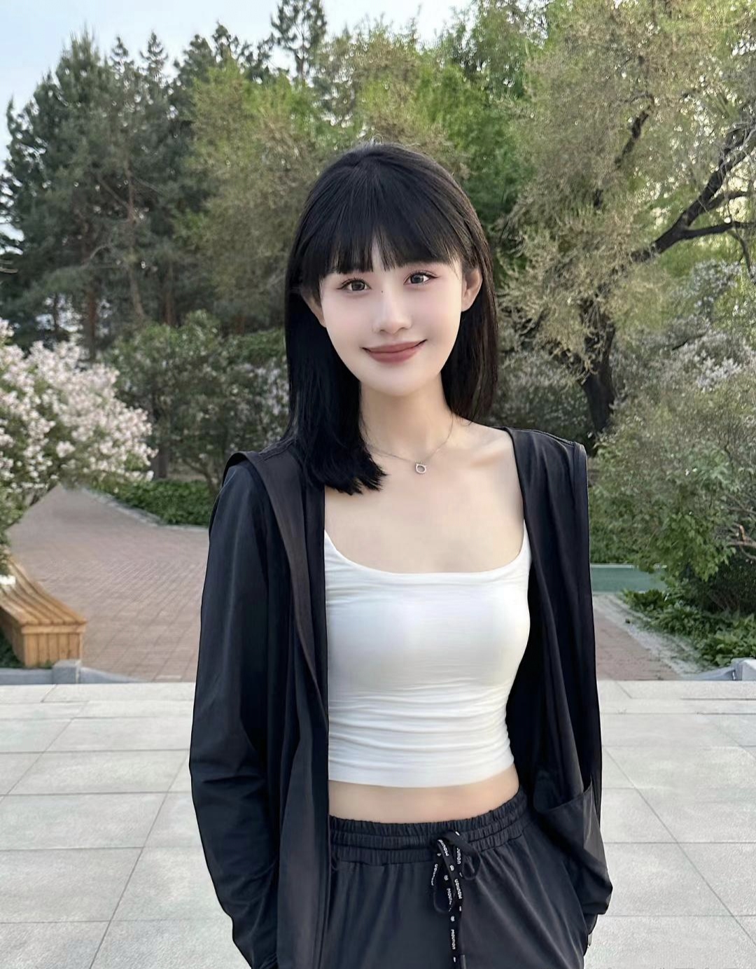 无论春夏秋冬齐刘海这个发型都是永远的经典