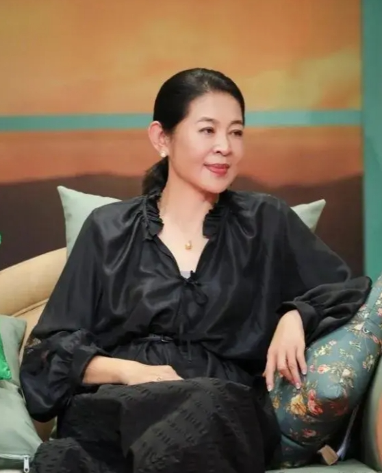 她灵活的主持风格和出色的气氛带动令刚好在现场发央视栏目《综艺大观