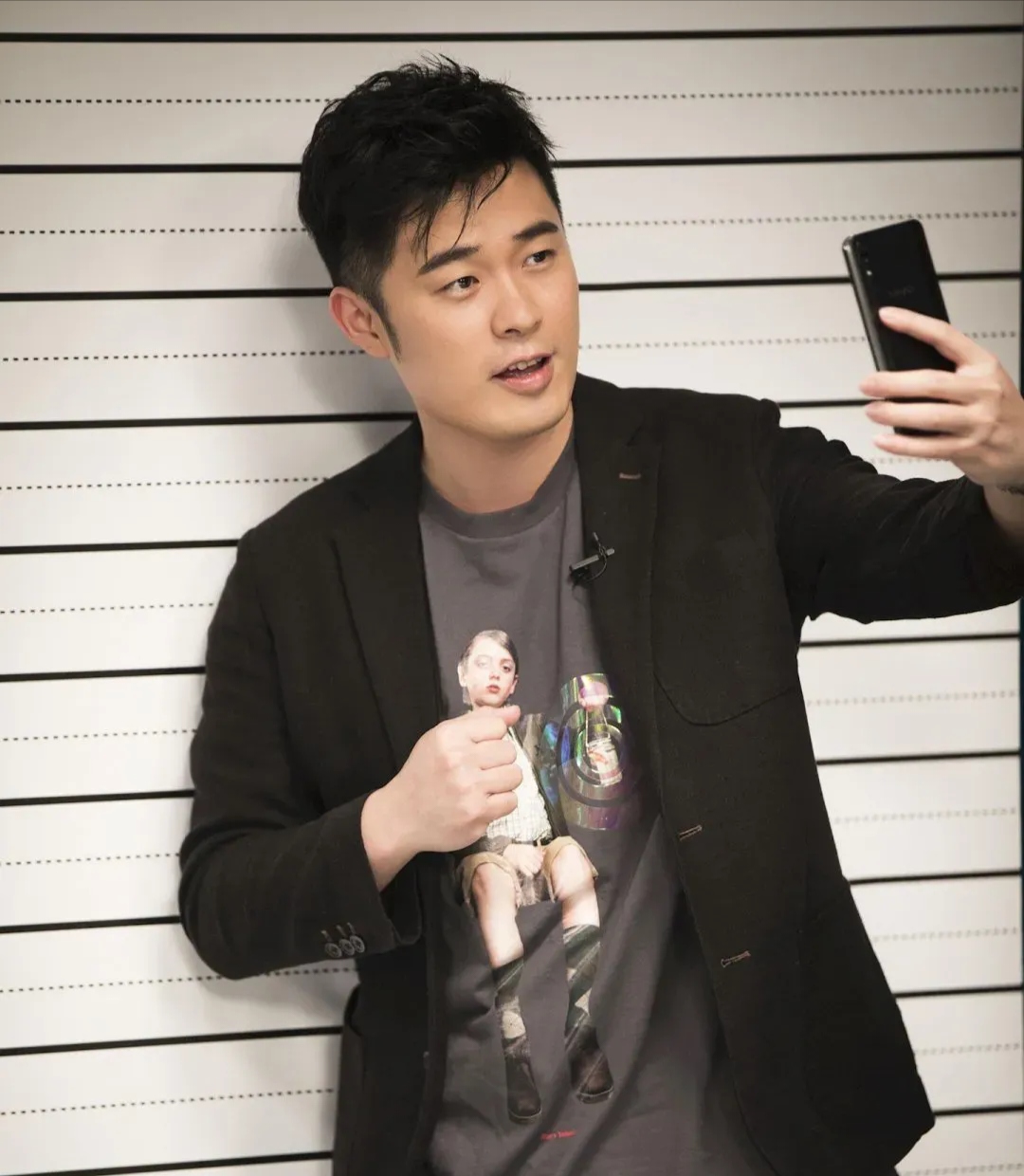 陈赫妈妈说陈赫一生出来他就嘴巴很大的那个医生一接过去就说哎呀
