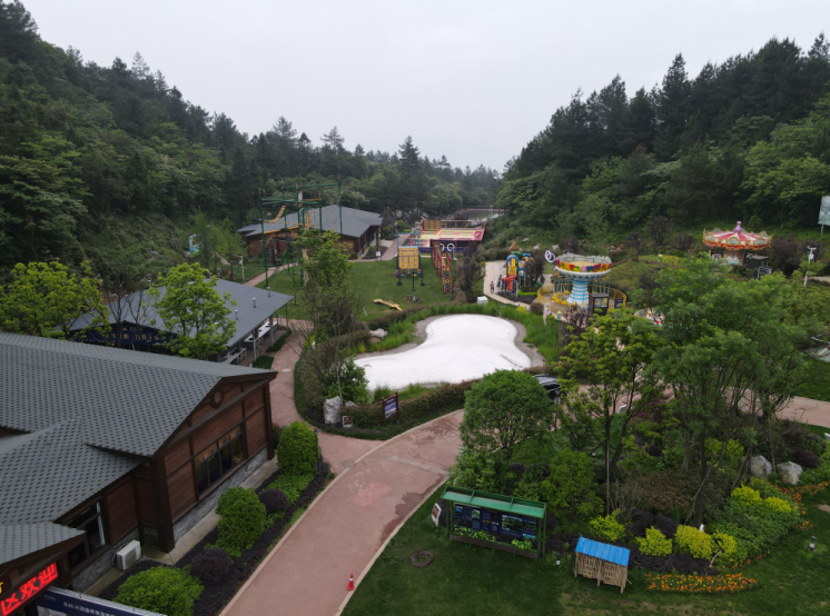 南川避暑房乐村兴茂康养旅游度假区,海拔1250米,20分钟高铁直达