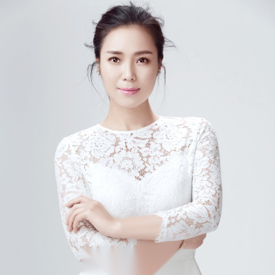 回顾歌手云朵本是餐厅服务员18岁后拜师刀郎与师傅情同父女