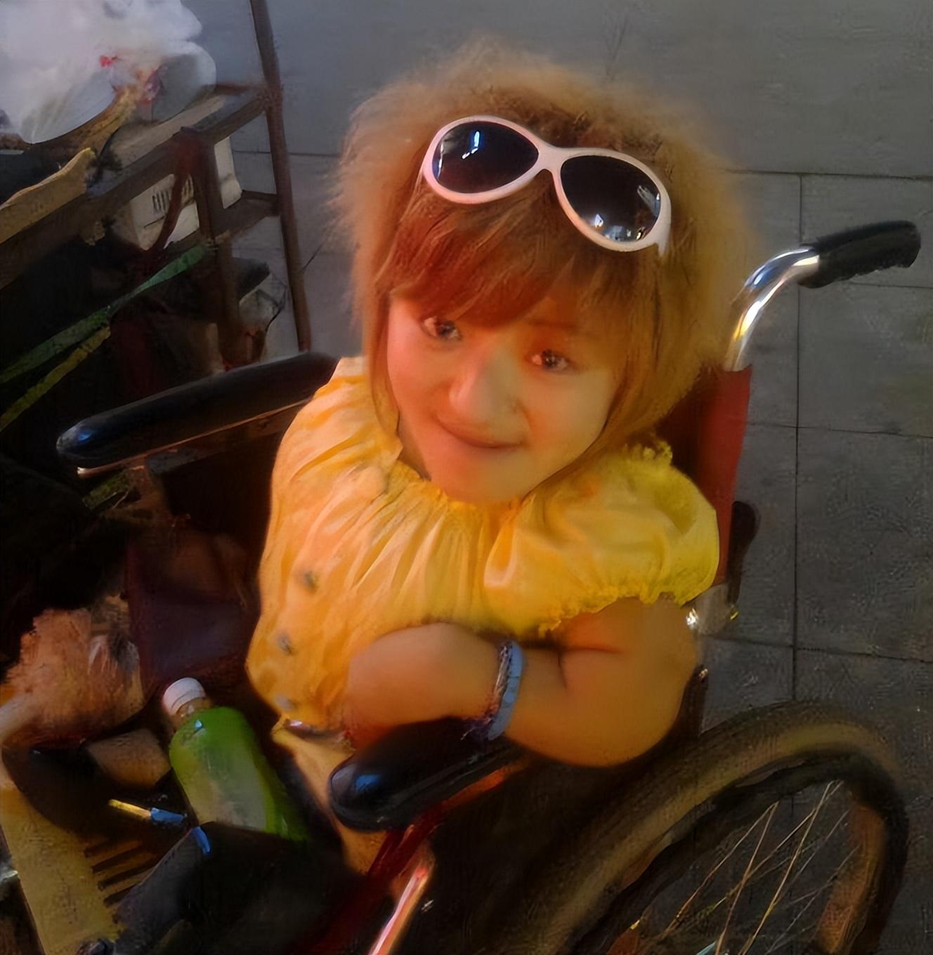 回顾"袖珍女孩"李喜梅:嫁两任小伙,一婚被抛弃,二婚冒死生娃