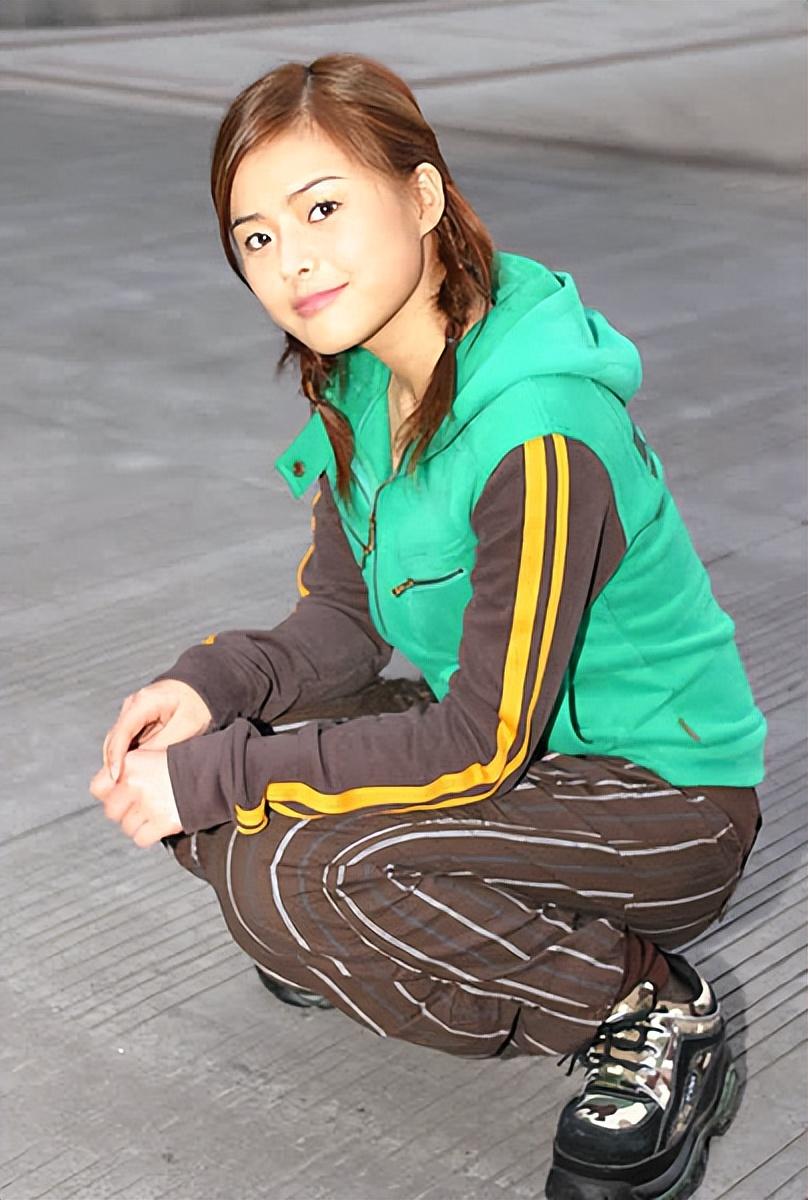 回顾陈辰嫁小2岁歌手余笛41岁高龄产子结婚11年幸福如初