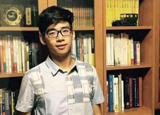 2016年4月,在家苦苦等待结果的辛奇隆,终于在哈佛的