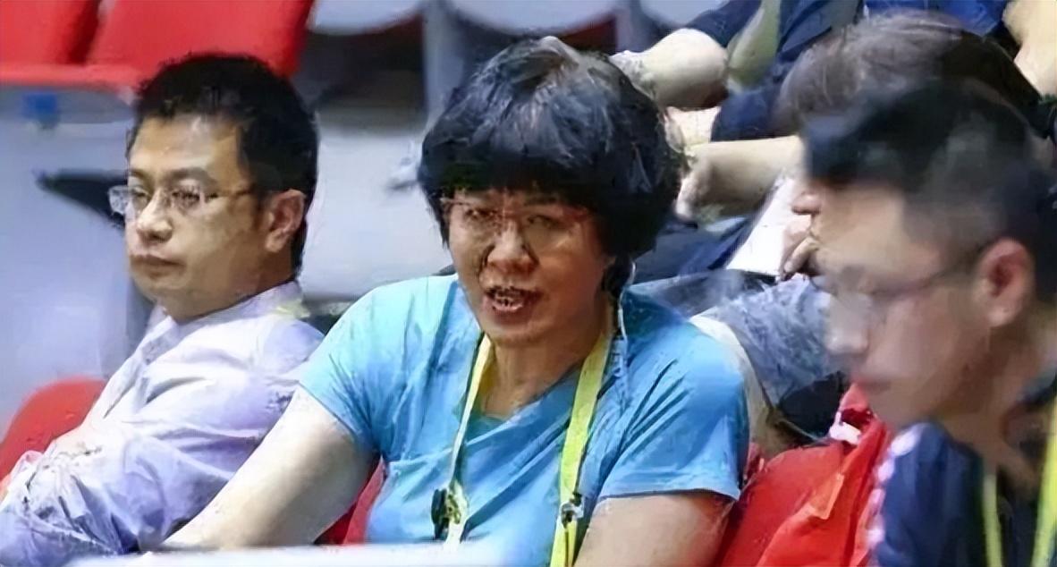 经常组织自家排球队和我国女排进行交流.