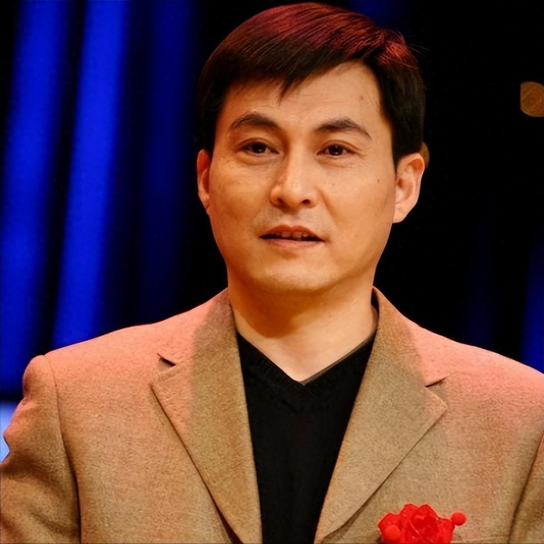 回顾他是著名演员失去父母妻子没等儿子成家57岁遗憾离世