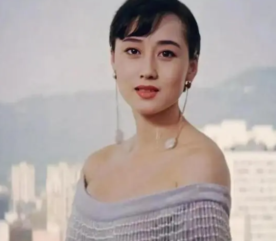 回顾李思父亲是李连杰母亲是黄秋燕我却是个留守儿童