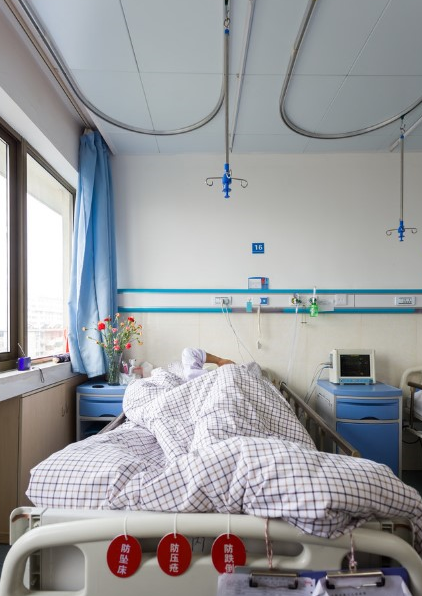 时间来到几个月后,此时赵东平已经不再单单是腹痛和粪便外层有油脂的