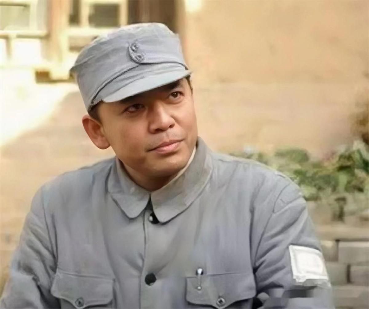 回顾何政军错过巩俐娶范雨为妻结婚30年家庭事业两头旺