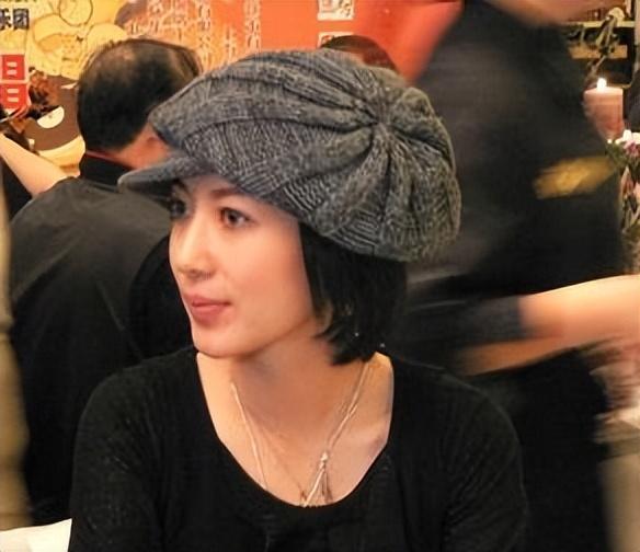 回顾孙丽雅嫁大24岁歌手齐秦婚后连生两胎现一家四口其乐融融