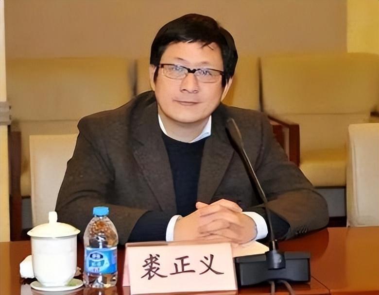 回顾主持人劳春燕风光背后有心酸怀孕仍去上班和丈夫分居17年