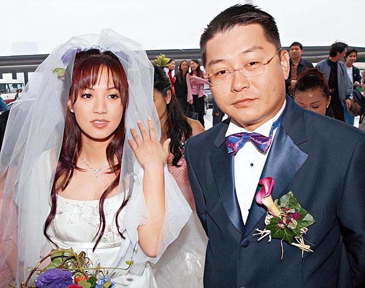 她真心爱着曾智明,但她也不愿放弃自己的事业和梦想.