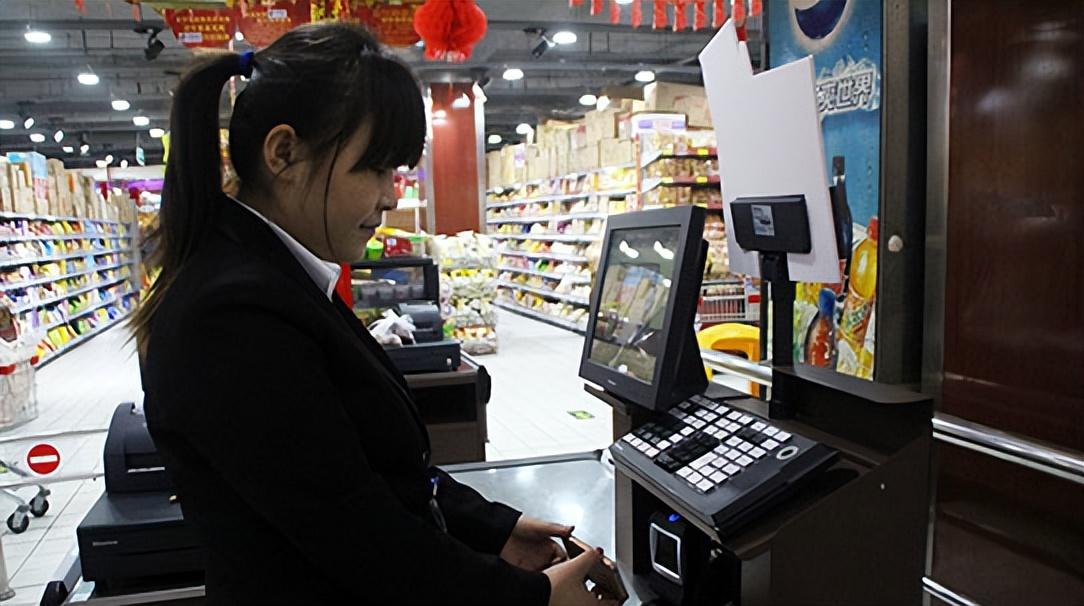 竺兰阿姨知道陈静在上学期间兼职的时候十分心疼.