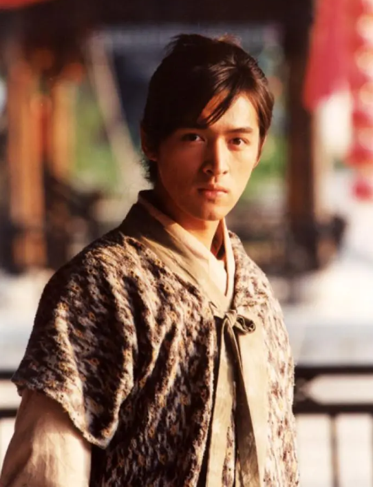 回顾薛佳凝分手13年胡歌已婚我却皈依佛门一别两宽各生欢喜