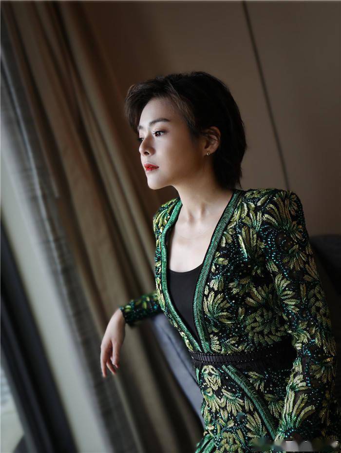 回顾陈辰嫁小2岁歌手余笛41岁高龄产子结婚11年幸福如初