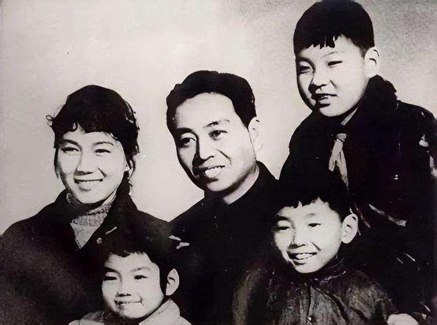 "评剧皇后"新凤霞