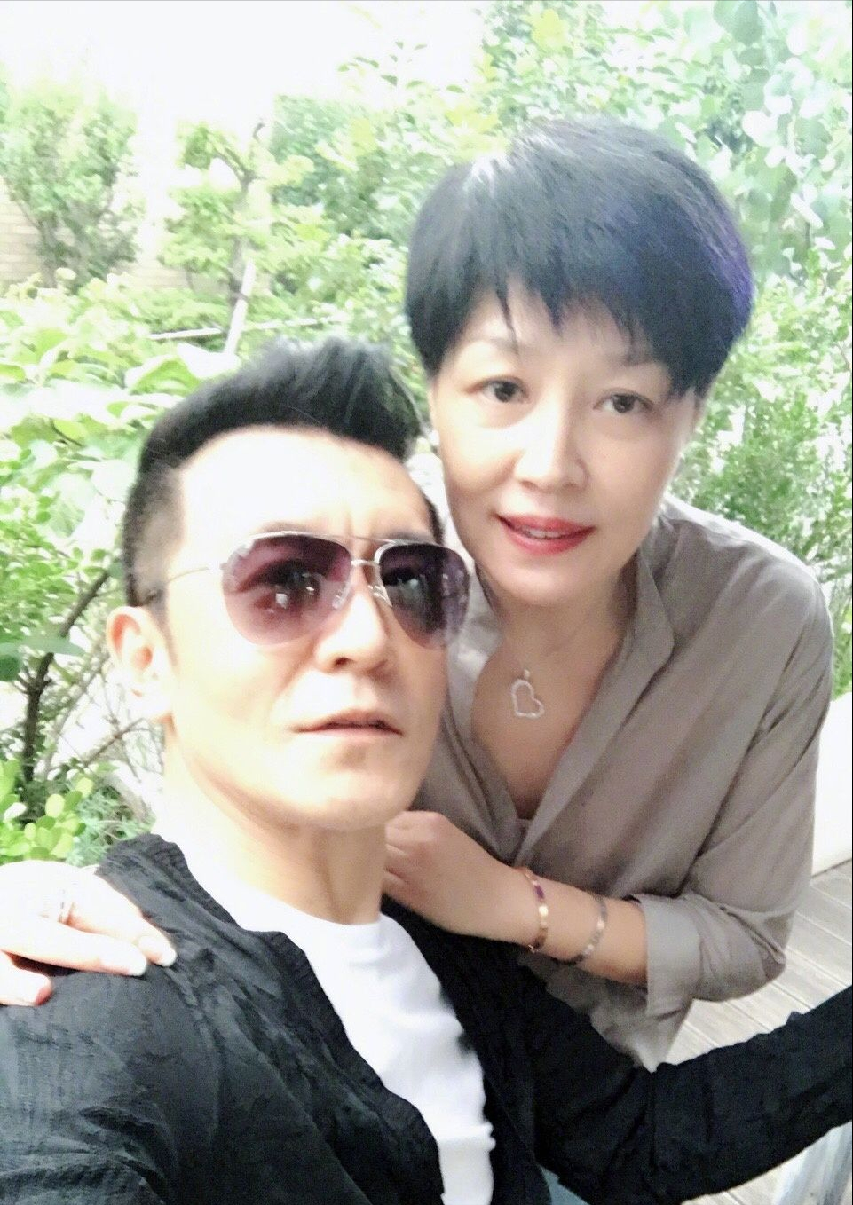 回顾哈文李咏病逝后不改嫁定期给公婆生活费让公婆晚年不流泪