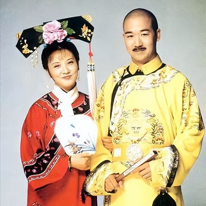 回顾康熙微服演员三德子养鸡小桃红发福宜妃变化大