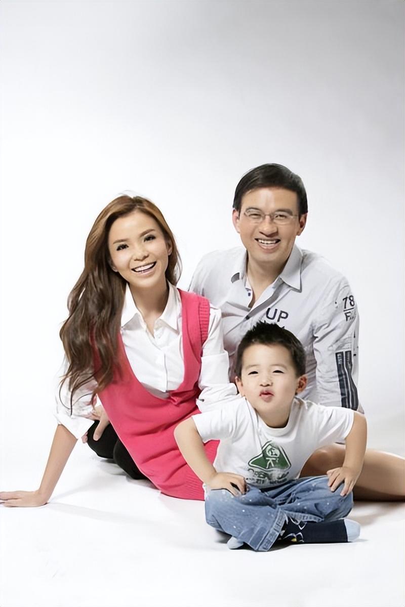 回顾朱迅嫁大8岁王志伺候瘫痪公公抗癌期母亲成心中一生的痛