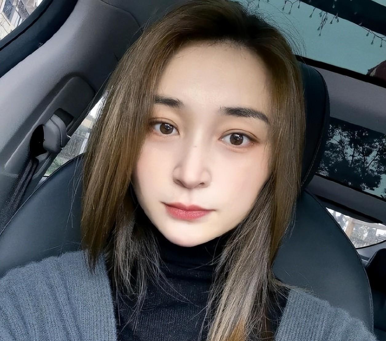 赵万龙出生在河南郸城,家中生活条件不错,由于自小受到环境的影响,他