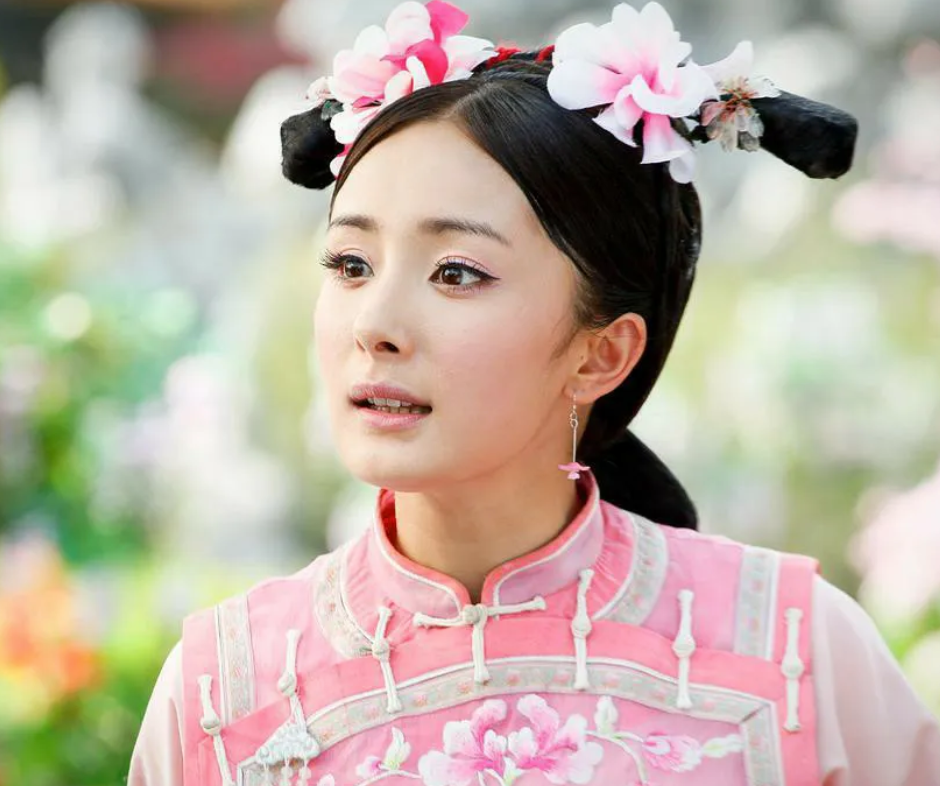 杨幂《三生三世十里桃花》故意打翻工作人员手机,男同事代为道歉.