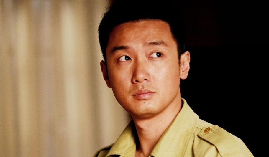 1983年,巩峥出生在江西南昌的一个小康家庭,他从小就表现出聪慧听话