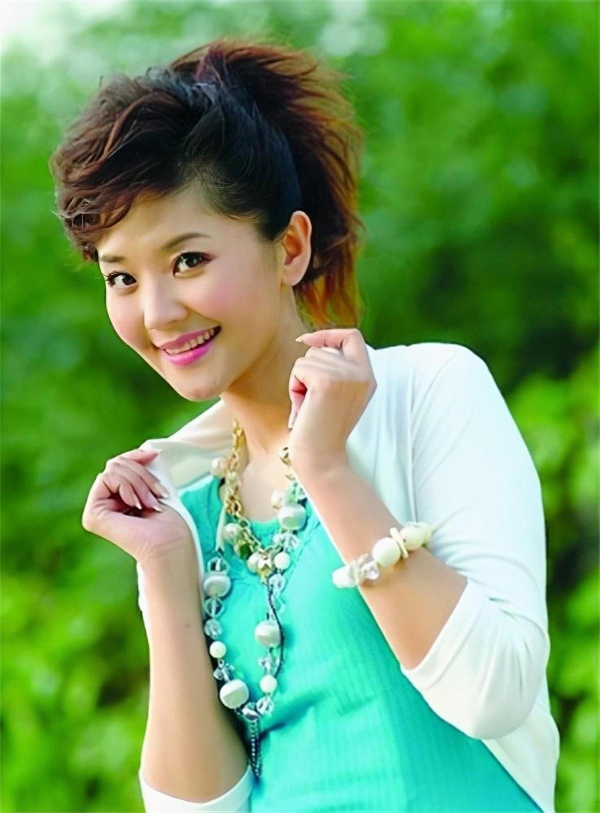 回顾主持人方琼嫁副台长为闪婚大丈夫生儿子活成人生赢家