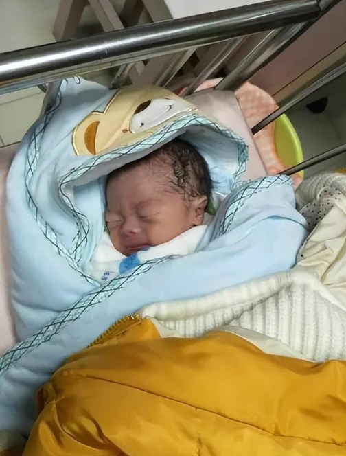 03年河南妙龄女子一夜变成80岁老太丈夫不离不弃如今怎样