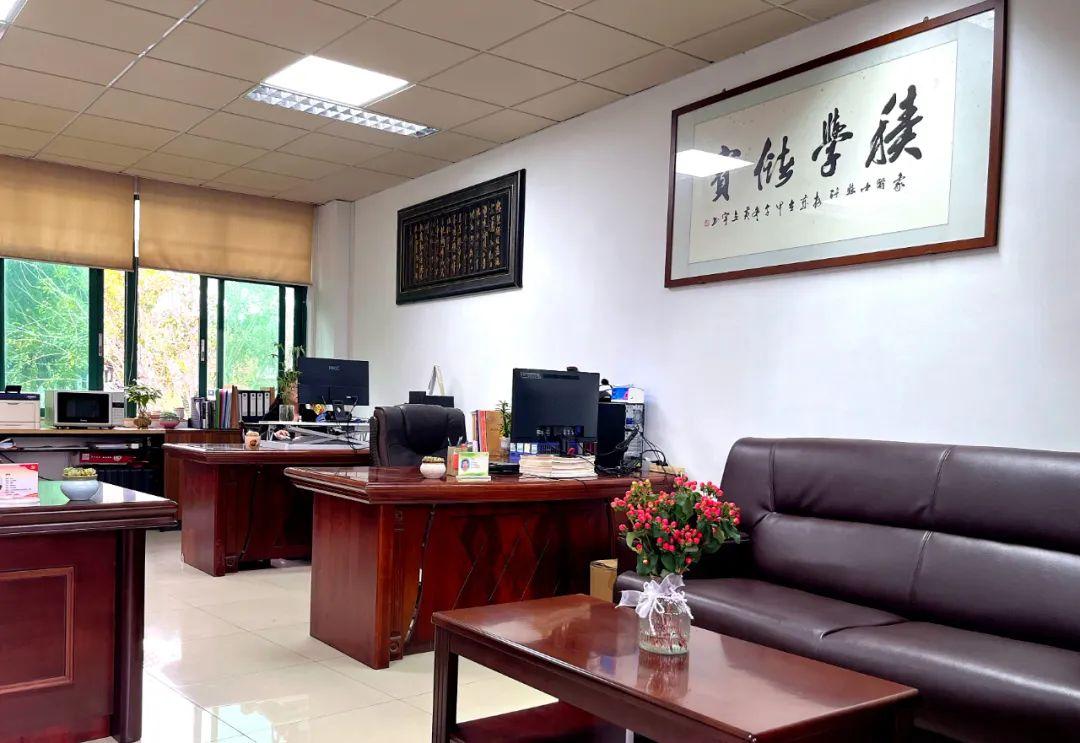 象贤教师们在美丽的环境中踏实工作,用心育人,静待桃李满天下!