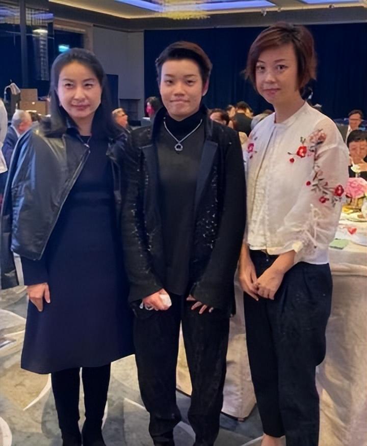 回顾张怡宁闪婚嫁给袁立前任生下一儿一女结婚14年被宠成宝