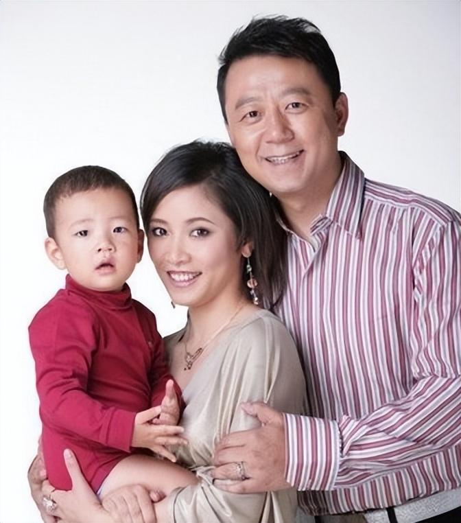 回顾郭涛:娶小15岁美娇妻,婚后连生两胎,如今事业有成幸福美满