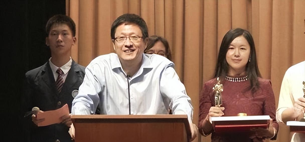 回顾主持人劳春燕风光背后有心酸怀孕仍去上班和丈夫分居17年