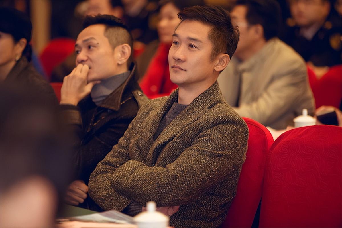 回顾著名演员黄志忠:离婚那天出门后忍不住流泪,感觉对不起儿子