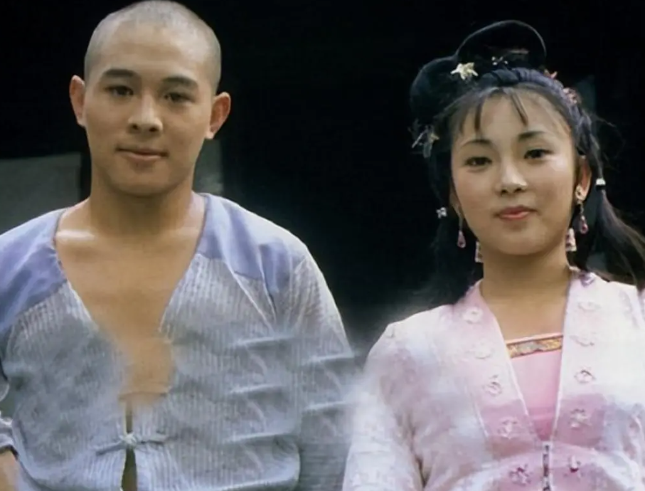 回顾李思父亲是李连杰母亲是黄秋燕我却是个留守儿童