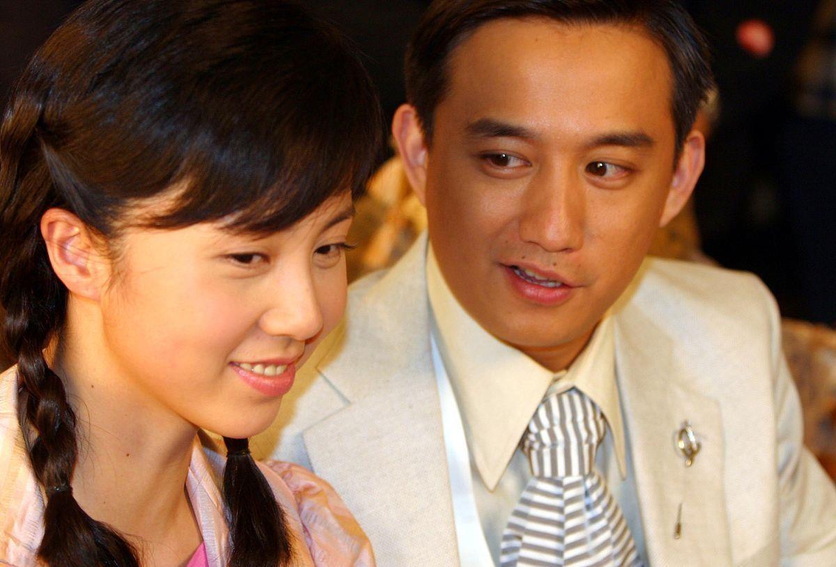 回顾黄磊人到中年想要平稳戏路生三胎原本是想凑齐三朵金花