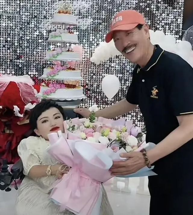 但沈阳终究还是一个骗子,在花光李喜梅因为经营不当破产以后,花光了李