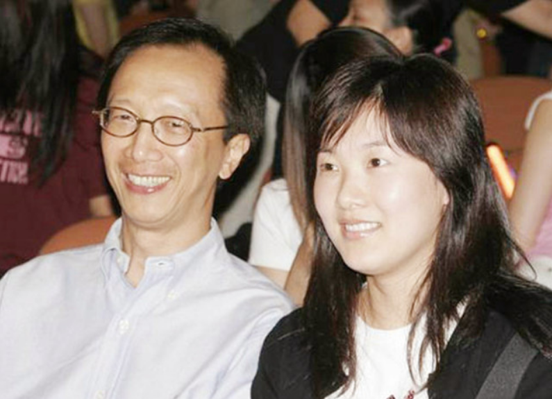 回顾跳水皇后伏明霞13岁打破世界纪录退役嫁50岁富豪五年生三胎