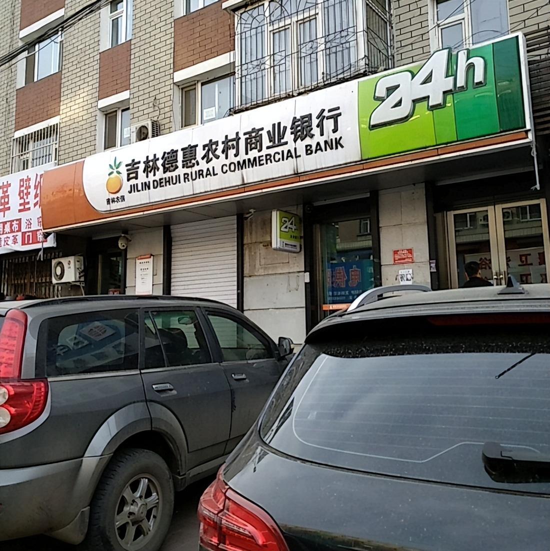 2007年,王伟一家四口生活的德惠市,环境不算得太好,年轻时的王伟为了