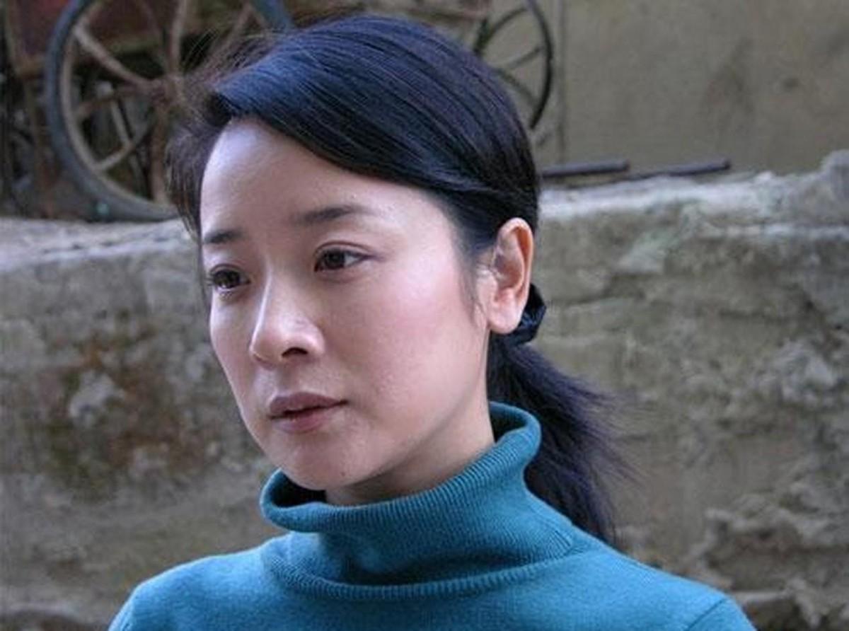 回顾陈小艺事业巅峰下嫁丑男人至中年约会小鲜肉回味青春