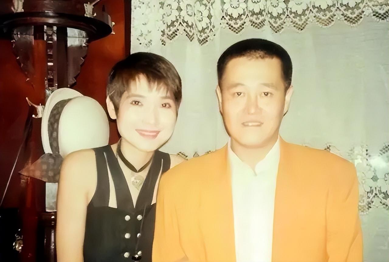 回顾赵本山女儿赵玉芳:倒贴300万嫁穷小伙,结婚15年被丈夫宠成宝