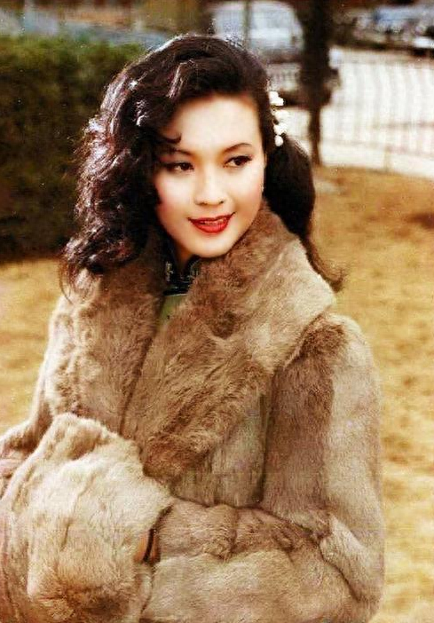 回顾方舒一婚嫁陈国星二婚嫁小10岁屠洪刚被抛弃65岁苍老难辨