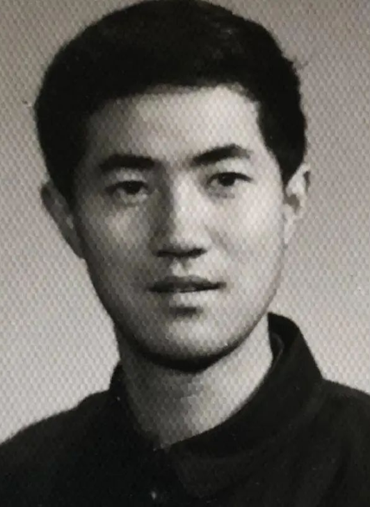 回顾张纪中执导武侠片出名娶杜星霖生2子今一家4口幸福美满