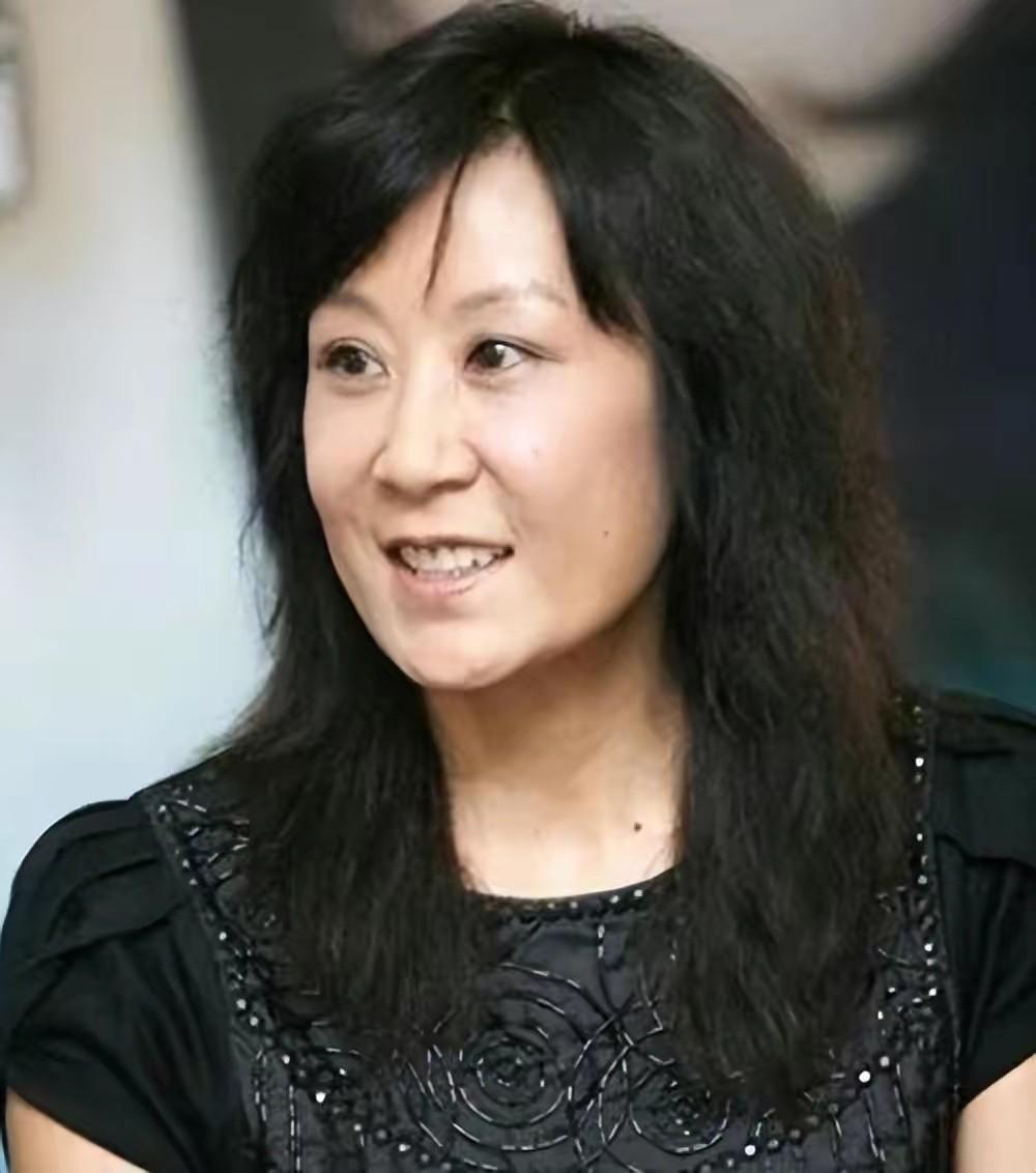 回顾苏小明成名与前夫离婚出国后加入法国国籍如回国当演员