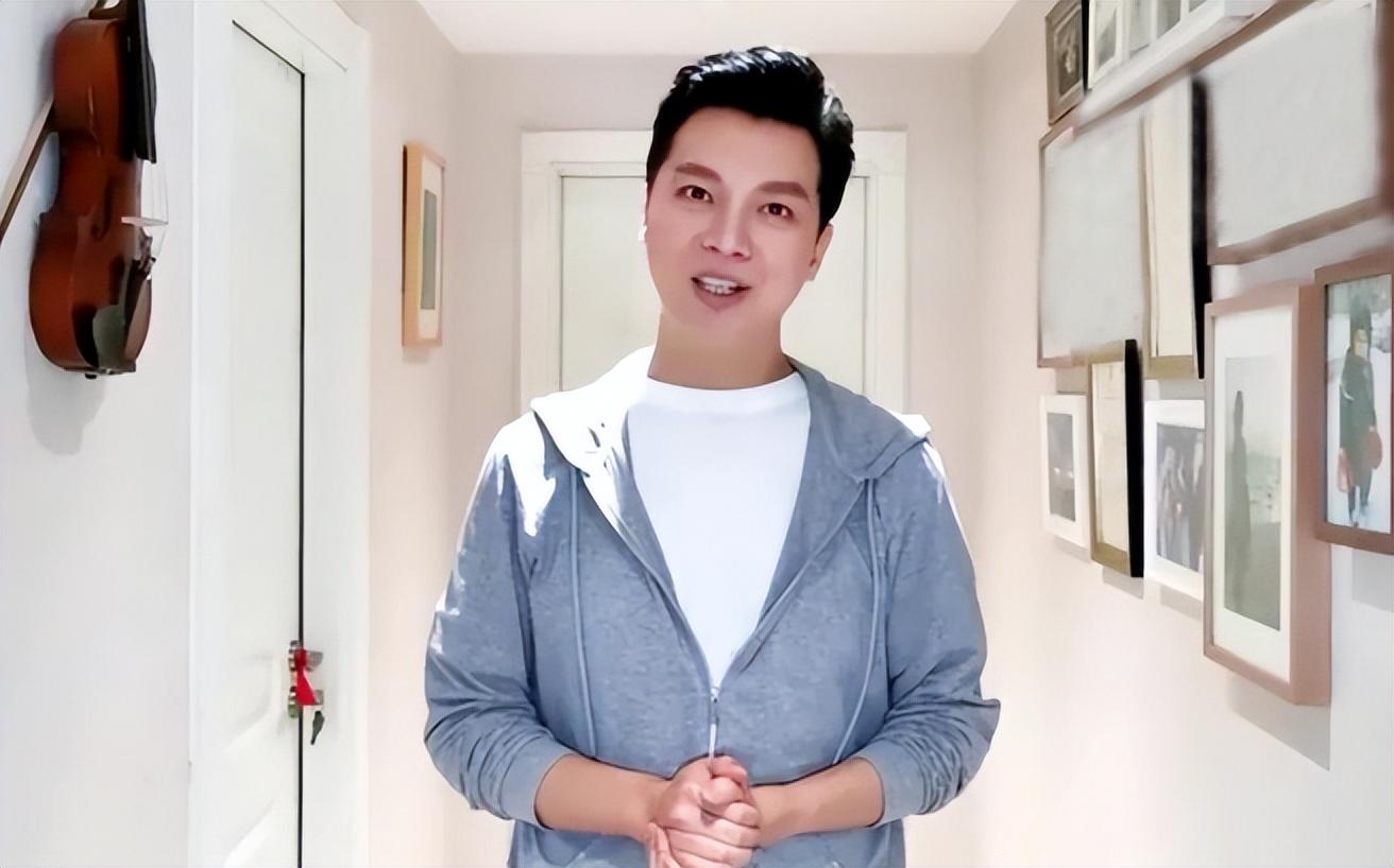 回顾任鲁豫:提前返乡扫墓,看到父亲坟地上的松树长大了很是欣慰