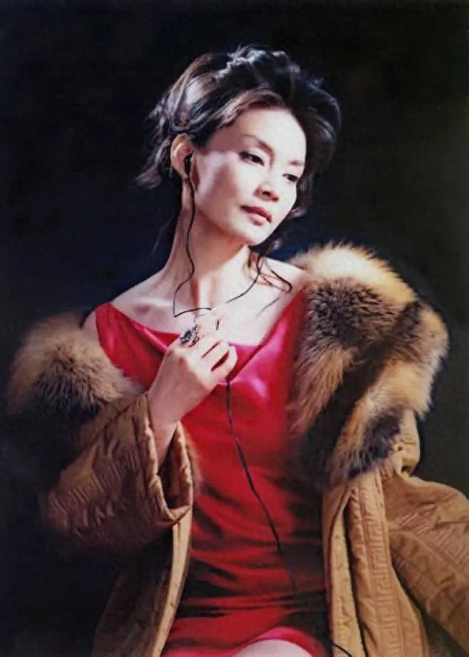 回顾潘虹从当红小花到婆婆专业户离不开前夫的推波助澜